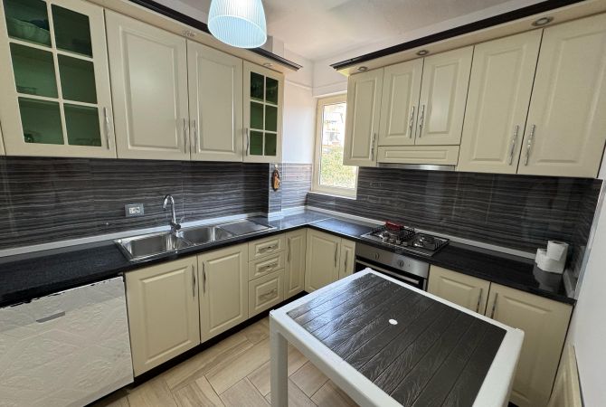 Shtepi me qera Apartament ne Tirane, 2+1, Mobilimi E mobiluar, Pagesa 900  Euro.