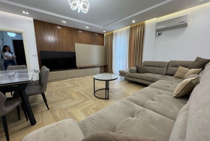 Shtepi me qera Apartament ne Tirane, 2+1, Mobilimi E mobiluar, Pagesa 900  Euro.