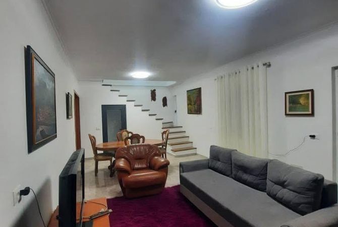 Shtepi me qera Duplex(shtepi me 2 kate) ne Tirane, 2+1, Mobilimi E mobiluar, Pagesa 1,100  Euro.