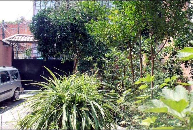 Shtepi me qera Duplex(shtepi me 2 kate) ne Tirane, 2+1, Mobilimi E mobiluar, Pagesa 1,100  Euro.