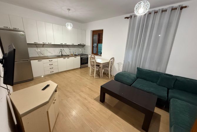 Shtepi me qera 2+1 ne Tirane - 400 Euro