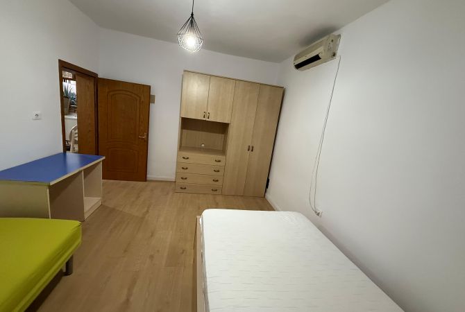Shtepi me qera Apartament ne Tirane, 2+1, Mobilimi E mobiluar, Pagesa 400  Euro.