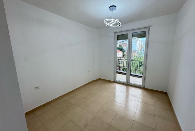 Shtepi me qera Apartament ne Tirane, 1+1, Mobilimi Bosh, pa mobiluar, Pagesa 350  Euro.
