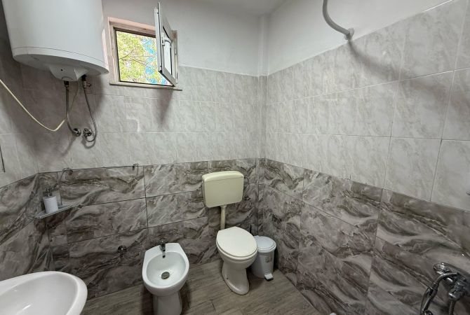 Shtepi me qera Duplex(shtepi me 2 kate) ne Tirane, 3+1, Mobilimi E mobiluar, Pagesa 550  Euro.