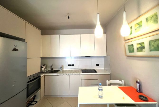 Shtepi me qera Apartament ne Tirane, 2+1, Mobilimi E mobiluar, Pagesa 430  Euro.