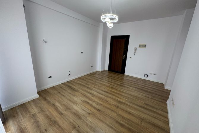 Shtepi ne shitje Apartament ne Tirane, 1+1, Mobilimi Bosh, pa mobiluar, Pagesa 85,000  Euro.