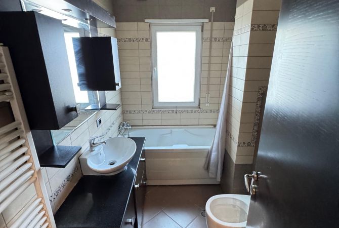 Shtepi me qera 3+1 ne Tirane - 750 Euro
