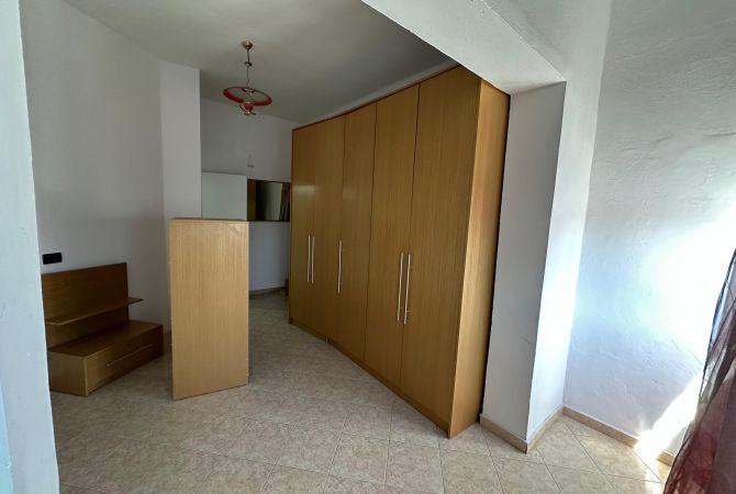 Shtepi me qera Apartament ne Tirane, 1+1, Mobilimi Pjeserisht e mobiluar, Pagesa 450  Euro.