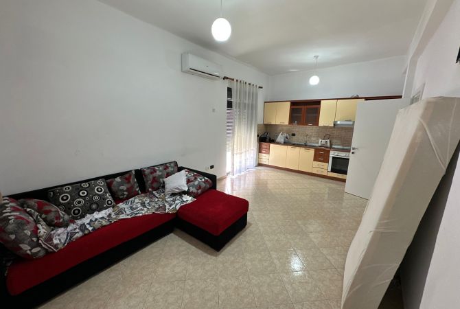 Shtepi me qera Apartament ne Tirane, 1+1, Mobilimi Pjeserisht e mobiluar, Pagesa 450  Euro.