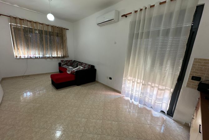 Shtepi me qera Apartament ne Tirane, 1+1, Mobilimi Pjeserisht e mobiluar, Pagesa 450  Euro.