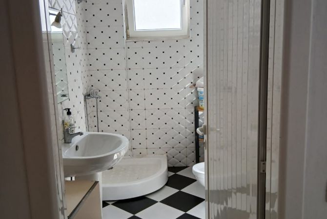Shtepi me qera 2+1 ne Tirane - 550 Euro