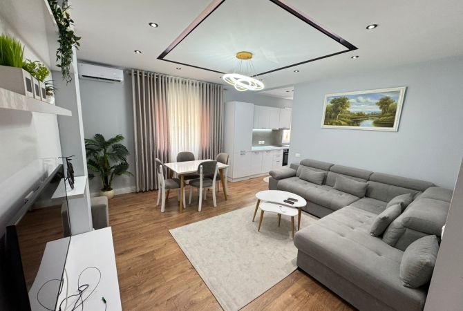 Shtepi me qera Apartament ne Tirane, 2+1, Mobilimi E mobiluar, Pagesa 690  Euro.