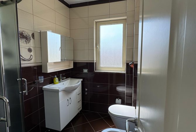 Shtepi me qera Apartament ne Tirane, 2+1, Mobilimi E mobiluar, Pagesa 900  Euro.