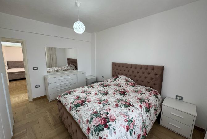 Shtepi me qera Apartament ne Tirane, 2+1, Mobilimi E mobiluar, Pagesa 900  Euro.