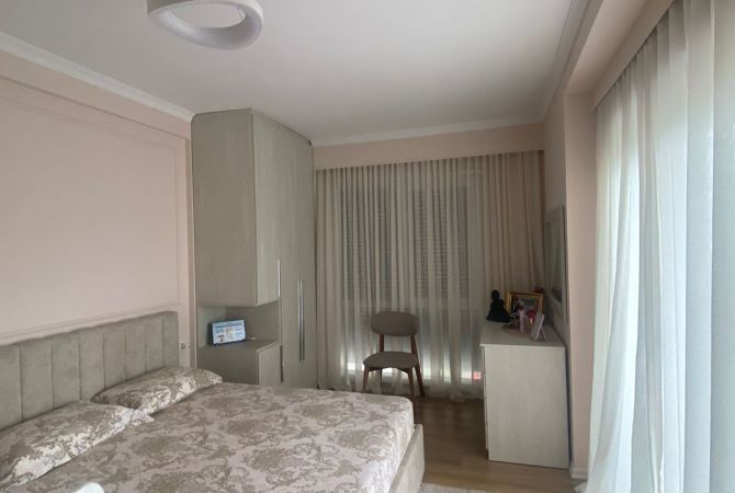 Shtepi ne shitje Apartament ne Tirane, 2+1, Mobilimi E mobiluar, Pagesa 170,000  Euro.