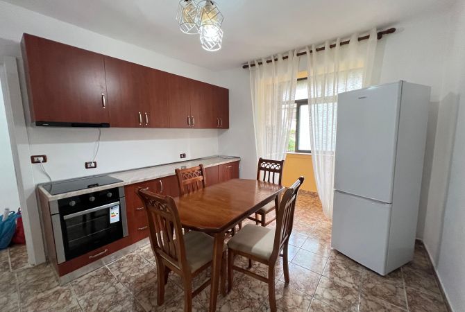 Shtepi me qera Apartament ne Tirane, 2+1, Mobilimi E mobiluar, Pagesa 500  Euro.