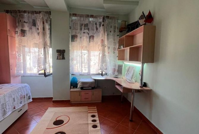 Shtepi me qera 2+1 ne Tirane - 700 Euro