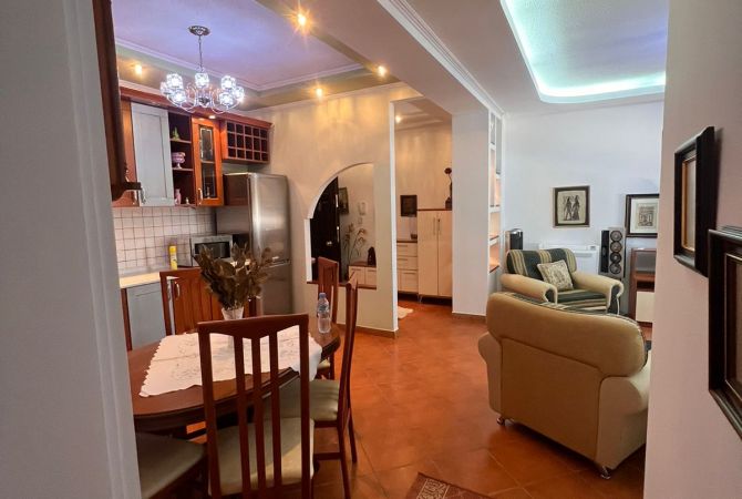 Shtepi me qera 2+1 ne Tirane - 700 Euro