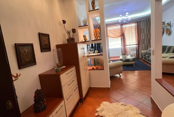 Shtepi me qera Apartament ne Tirane, 2+1, Mobilimi E mobiluar, Pagesa 700  Euro.