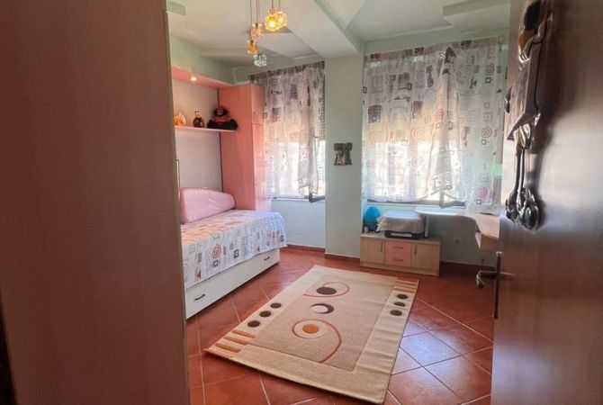 Shtepi me qera Apartament ne Tirane, 2+1, Mobilimi E mobiluar, Pagesa 700  Euro.