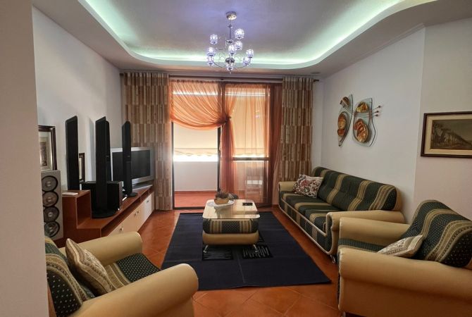 Shtepi me qera Apartament ne Tirane, 2+1, Mobilimi E mobiluar, Pagesa 700  Euro.