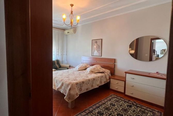 Shtepi me qera Apartament ne Tirane, 2+1, Mobilimi E mobiluar, Pagesa 700  Euro.