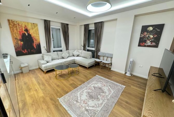 Shtepi me qera 2+1 ne Tirane - 1,200 Euro