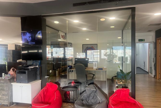 Qera Ambient per Zyre📍Ish Tregu Elektrik 💶Cmimi:250.000 leke (te reja)