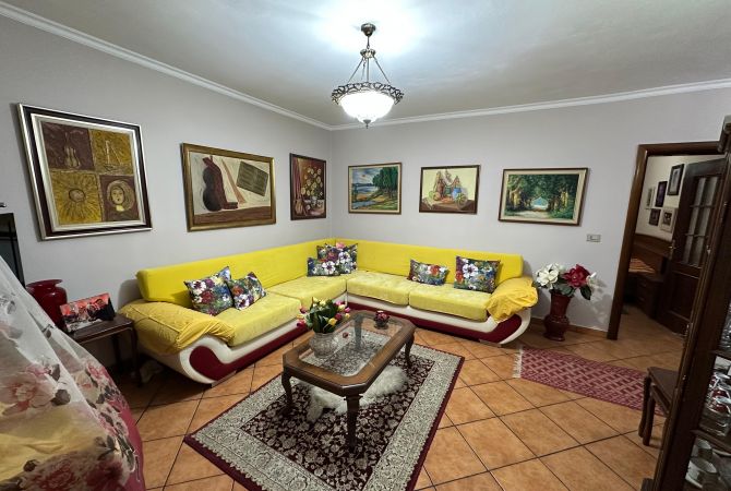 Shtepi me qera 2+1 ne Tirane - 650 Euro