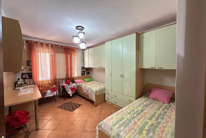 Shtepi me qera Apartament ne Tirane, 2+1, Mobilimi E mobiluar, Pagesa 650  Euro.