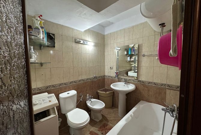 Shtepi me qera Apartament ne Tirane, 2+1, Mobilimi E mobiluar, Pagesa 650  Euro.