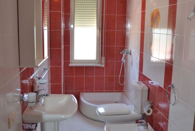 Shtepi me qera 4+1 ne Tirane - 1,200 Euro