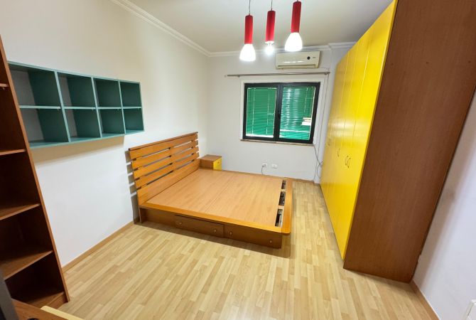 Shtepi me qera Apartament ne Tirane, 2+1, Mobilimi Pjeserisht e mobiluar, Pagesa 700  Euro.