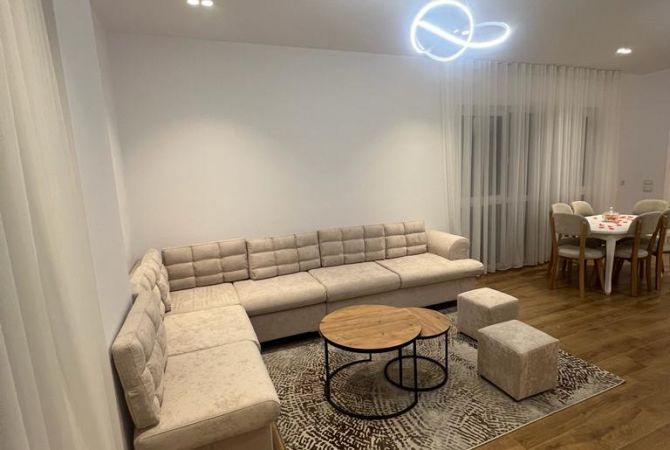 Shtepi me qera Apartament ne Tirane, 2+1, Mobilimi E mobiluar, Pagesa 900  Euro.