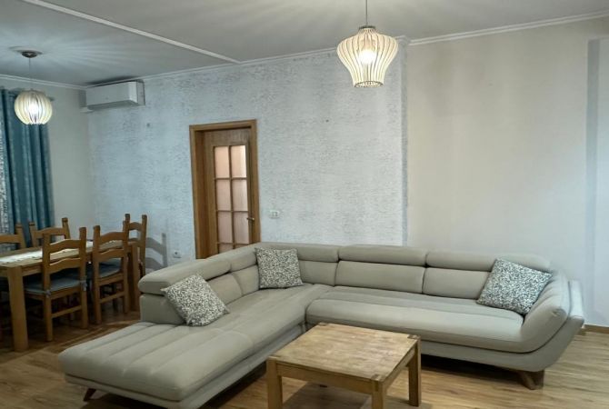 Shtepi me qera Apartament ne Tirane, 2+1, Mobilimi E mobiluar, Pagesa 600  Euro.