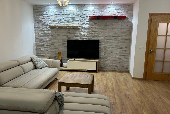 Shtepi me qera Apartament ne Tirane, 2+1, Mobilimi E mobiluar, Pagesa 600  Euro.