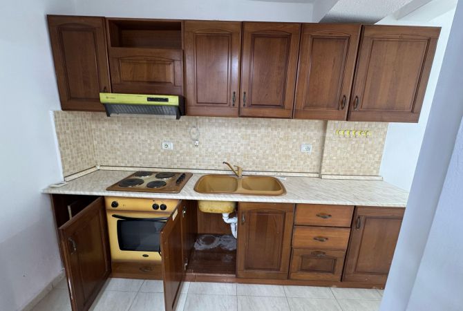 Shtepi me qera Apartament ne Tirane, 1+1, Mobilimi Bosh, pa mobiluar, Pagesa 450  Euro.