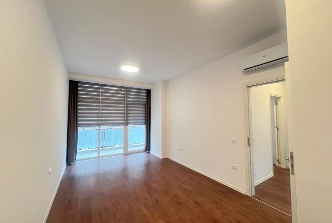 Ambiente Commerciale in Affitto 3+1 a Tirana - 850 Euro