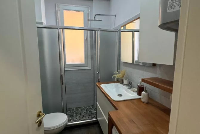Shtepi me qera 2+1 ne Tirane - 65,000 Leke