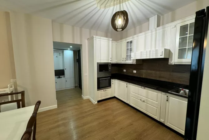 Shtepi me qera 2+1 ne Tirane - 65,000 Leke