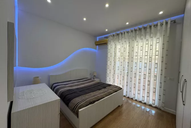 Shtepi me qera Apartament ne Tirane, 2+1, Mobilimi E mobiluar, Pagesa 65,000  Leke.