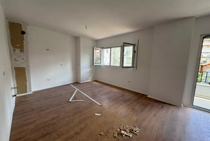 Ambjent biznesi me qera 3+1 ne Tirane - 600 Euro