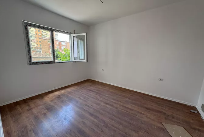 Ambjent biznesi me qera 3+1 ne Tirane - 600 Euro