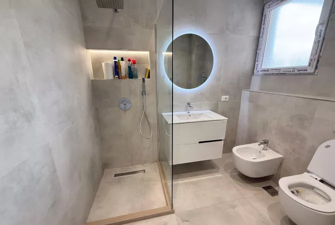 Shtepi me qera Apartament ne Tirane, 2+1, Mobilimi E mobiluar, Pagesa 1,000  Euro.