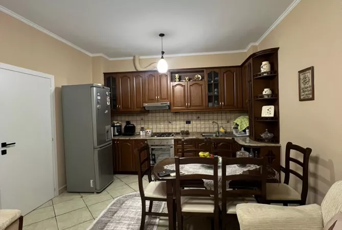Shtepi me qera Apartament ne Tirane, 2+1, Mobilimi E mobiluar, Pagesa 450  Euro.