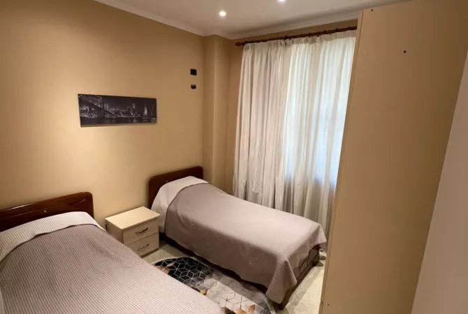 Shtepi me qera Apartament ne Tirane, 2+1, Mobilimi E mobiluar, Pagesa 450  Euro.