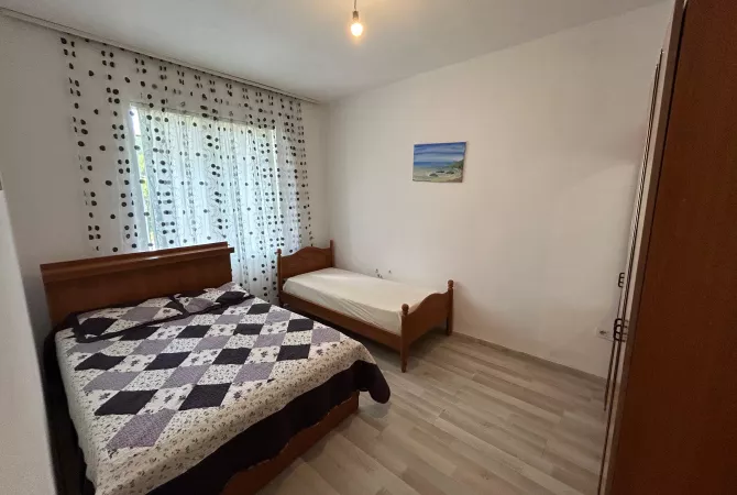 Shtepi me qera Apartament ne Tirane, 3+1, Mobilimi E mobiluar, Pagesa 50,000  Leke.