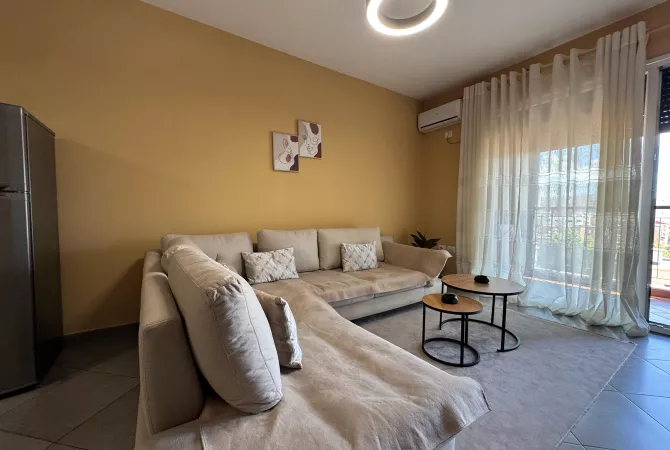 Shtepi me qera Apartament ne Tirane, 1+1, Mobilimi E mobiluar, Pagesa 60,000  Leke.