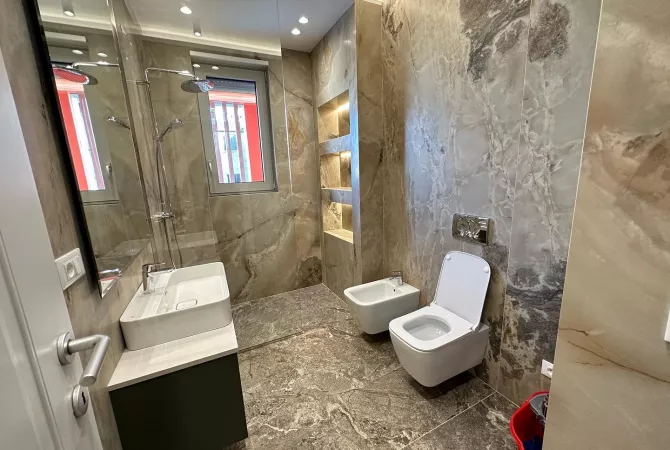 Shtepi me qera 2+1 ne Tirane - 1,200 Euro