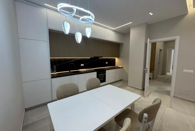 Shtepi me qera Apartament ne Tirane, 2+1, Mobilimi E mobiluar, Pagesa 1,100  Euro.